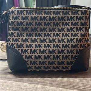 Michael Kors fowling messenger bag brand new